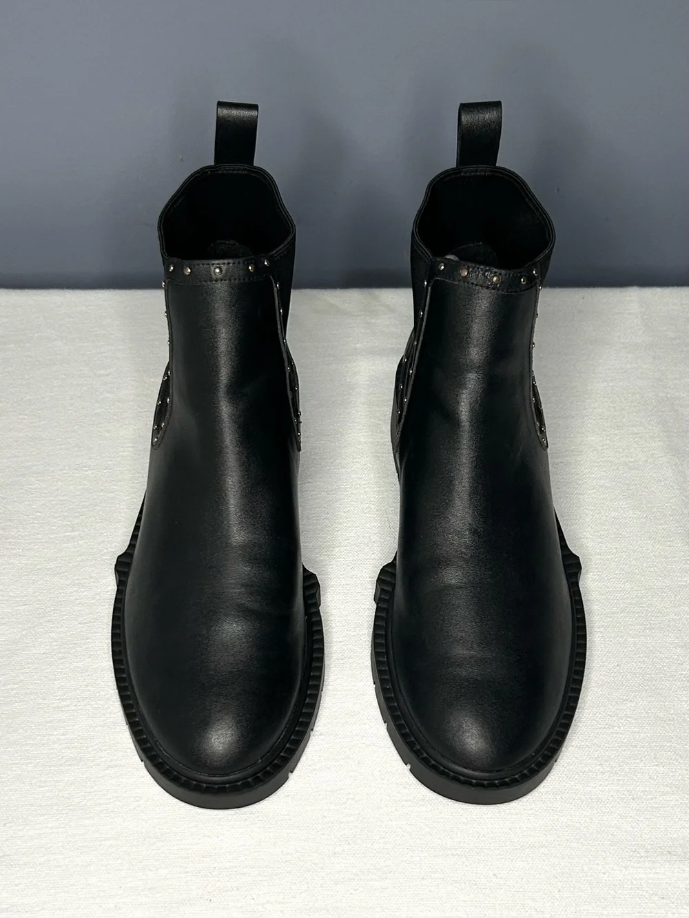 Coach Boots Womens 8 Black Leather Chelsea Studded Ankle Bootie Lory 38.5 Pull